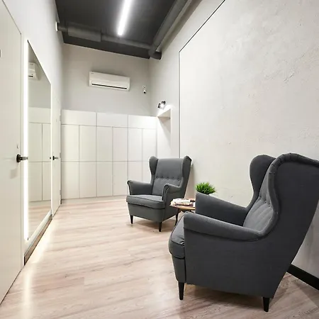 Bold - New Self Check-in In Center Hostal