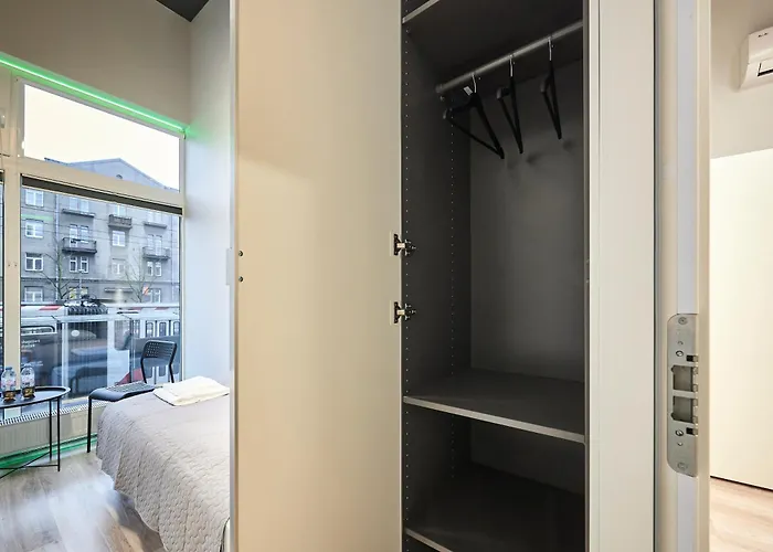 Bold - New Self Check-in In Center 旅馆 *